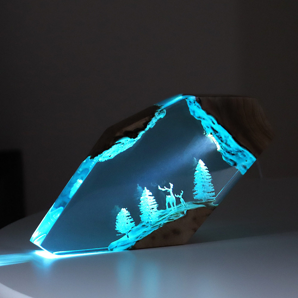 Lampa biurkowa z motywem leśne – Resin Art Baby recenzja i cena